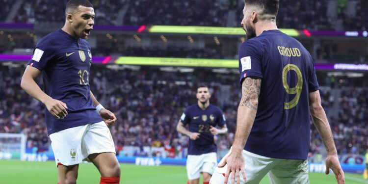 Franca e eliminon Poloninë dhe kualifikohet në çerekfinale të Botërorit