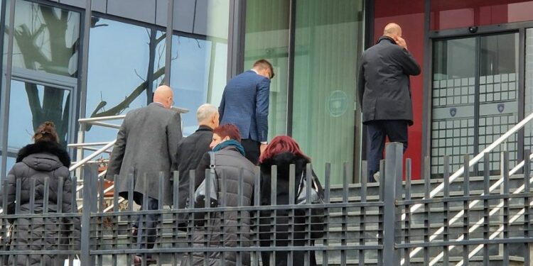 Situata në veri, Ambasadori amerikan i shkon Kurtit në zyrë