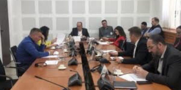 Shtyhet për të mërkurën mbledhja e Komisionit për Trustin, Ferat Shala akuzon Armend Mujën për zvarritje