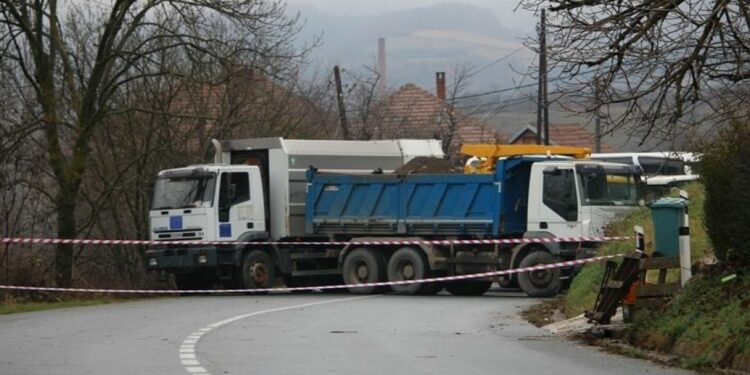 Ekspertët: Policia e Kosovës i ka kapacitetet për largimin e barrikadave