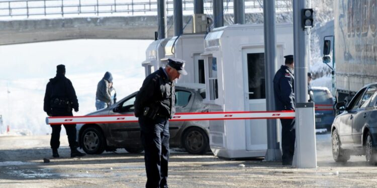 Policia e Vuçiqit ndalon edhe një politikan serb në Merdar, nuk i lejohet të hyjë në Serbi