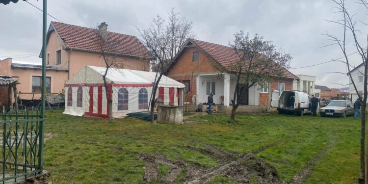 Përfundon autopsia e 35 vjeçares – Janë gjetur tri plumba, një në kokë dhe dy në gjoks
