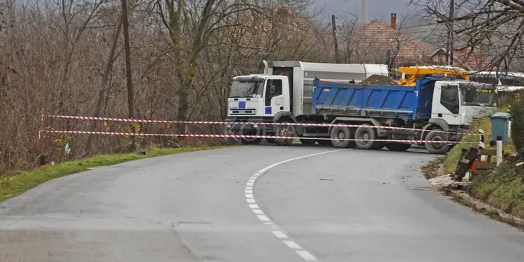 Qytetarja serbe ngre pretendime shqetësuese: Te barrikadat në veri nuk lejohen të kalojnë as pacientët