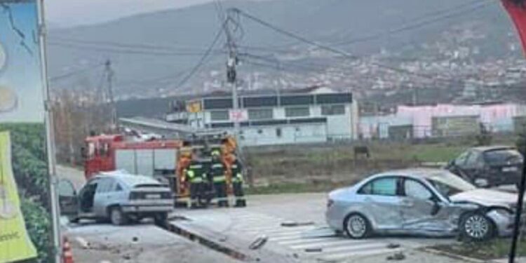 Aksident i rëndë trafiku në Prizren, përfshihen dy vetura