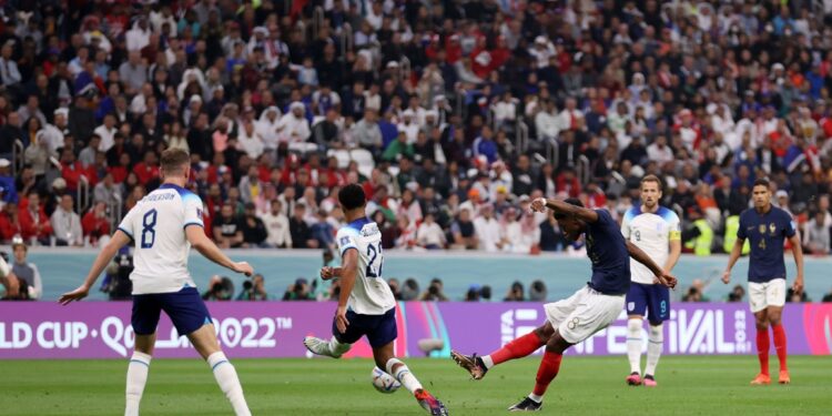 Tchouameni ”bombardon” Anglinë, Franca në epërsi (VIDEO)