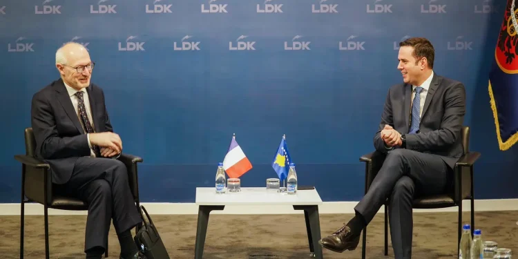 Abdixhiku takon ambasadorin francez, shpreh shqetësimin për situatën në veri