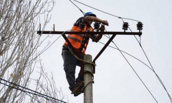 Reduktimet e planifikuara, më këto vende s’do të ketë sot rrymë deri në 8 orë