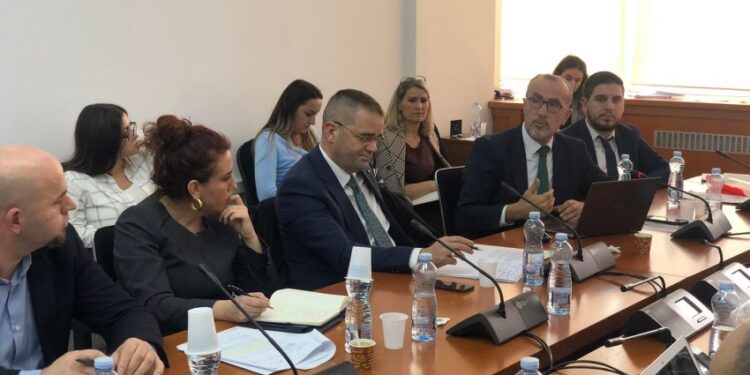 Tërheqja e parave nga Trusti, guvernatori Mehmeti: Qytetarët nuk do të bëhen barrë sociale e shtetit