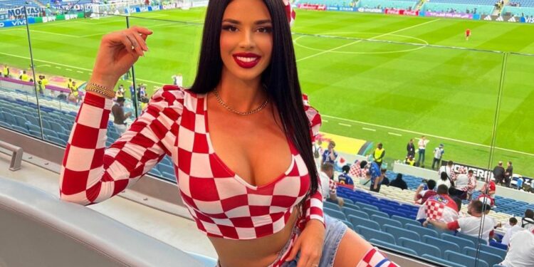 Modelja kroate vazhdon t’i “çmendë” ndjekësit e saj