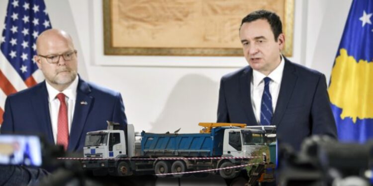Hovenier: Kurtit na dëgjoi që të mos vepronte shpejt dhe njëanshëm me barrikadat, përdorimi i forcës do të mund të rezultonte me njerëz të lënduar ose të vrarë