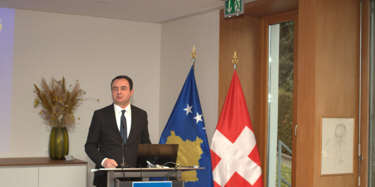 Kurti nga Zvicra fton bizneset private të investojnë në Kosovë