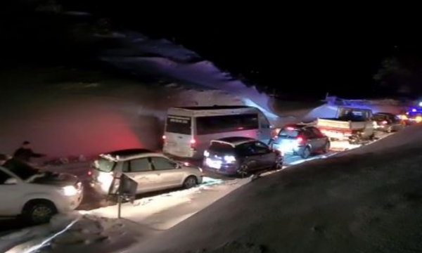 Dëbora pushton veriun e Shqipërisë, 200 mjete të bllokuara në Rrugën e Arbrit