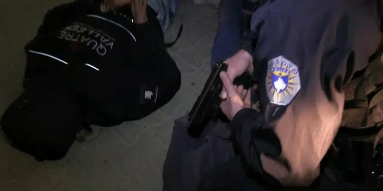 I riu shkon te diskoteka ‘Lit’ ndhe prezantohet si pjesëtar i AKI-së, sigurimi e denoncon në Polici