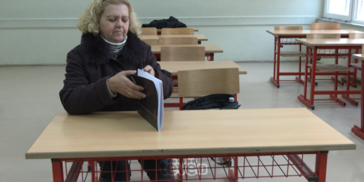 54-vjeçarja në shkollën fillore