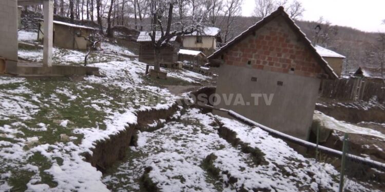 Lëkundet shtëpia në Rashan të Mitrovicës, largohen 11 banorë (VIDEO)