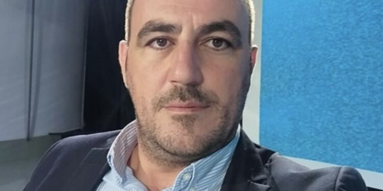 “Një qeveri topall”: Gashi tash shan Qeverinë Kurti për ‘komunikim”, kërkon largimin e ministreve Rizvanolli dhe Hajdari