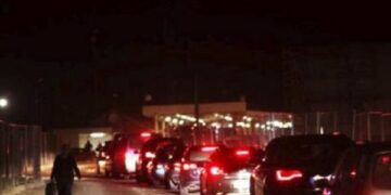 Kolona tri kilometra në Merdare, pritjet deri në tetë orë