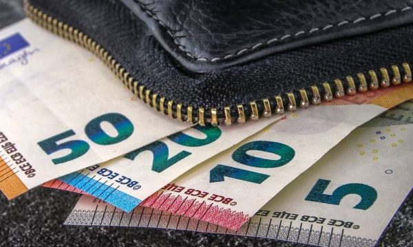 Ngjarje si nëpër filma në Istog, hajni vesh mantilin e bardhë, futet në QMF dhe i vjedhë një punëtoreje kuletën