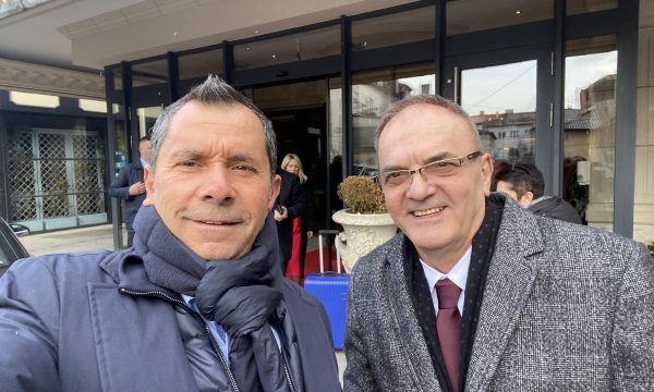 Tomë Gashi thotë se “po bën plane për investime” me ambasadorin e përfshirë në skandal financiar