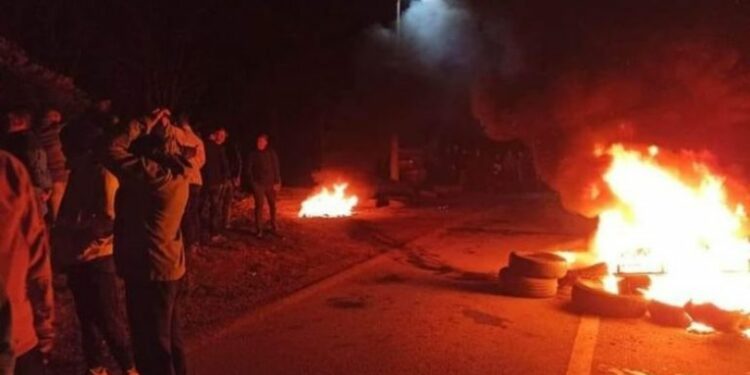 Bllokimi i rrugës në Shtërpcë pas plagosjes, policia ka një njoftim të rëndësishëm
