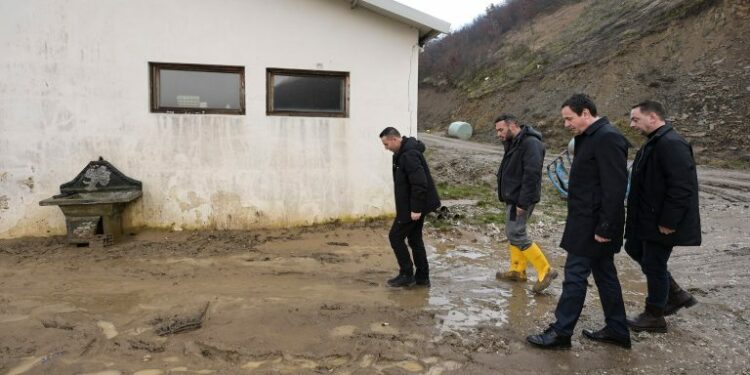 Kurti pas vizitës në Drenicë e Mitrovicë: Ka kafshë të ngordhura, ka rrezik për epidemi