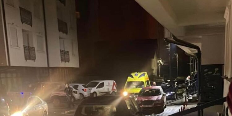 Pamje nga vendi i ngjarjes ku humbi jetën 15-vjeçarja që ra nga kati i katërt në Ferizaj