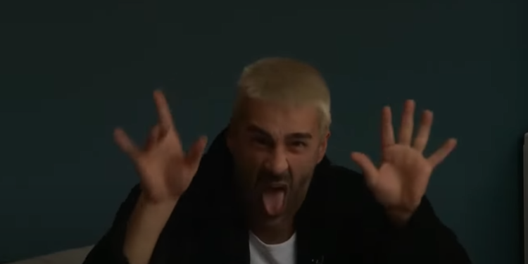 “Deshu ti deshu komplet”, Lugati me tekst eksplicit, shkrihen Gresa e Fisi