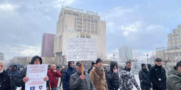 Protestuesit kundër Asociacionit e masakrojnë gjuhën shqipe