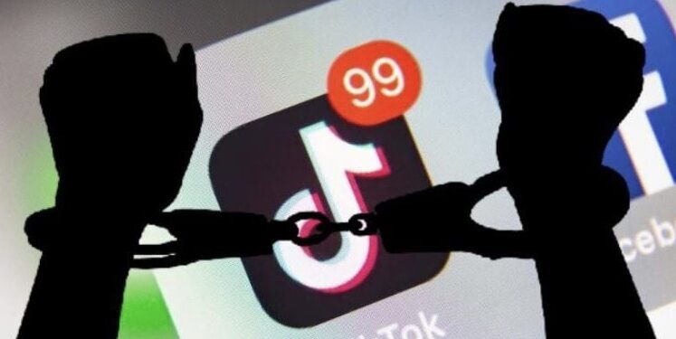 I riu publikon fotot e të miturës në TikTok, e kërcënon babain e saj: E boj Drenasin kërrsh, kom me ta marrë çikën