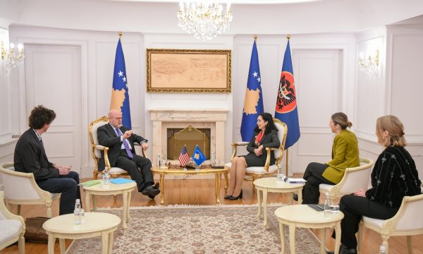 Osmani takon Hovenierin, zbulon çfarë diskutuan