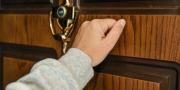 Nëse doni t’ju shkojë mbarë, ky duhet të jetë personi i parë që duhet t’ju hyjë në shtëpi në ditën e parë të vitit