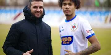 Përforcohet Prishtina, nënshkruan me sulmuesin amerikan