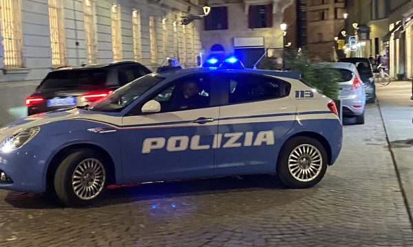 Arrestohet shqiptari në Itali, kërcënon pronarin e një lokali dhe klientët e tij