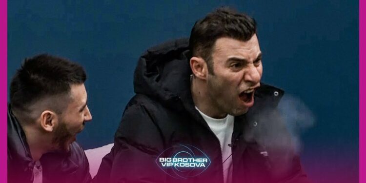 Vedati në rolin e Gixhës, Andi nuk mund të ndalojë së qeshuri (VIDEO)