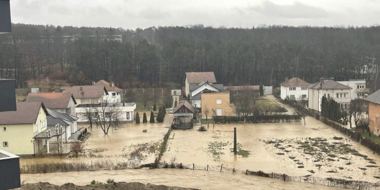 Suhareka ia zgjatë dorën Skënderajit, i nis njësinë e zjarrëfikësve