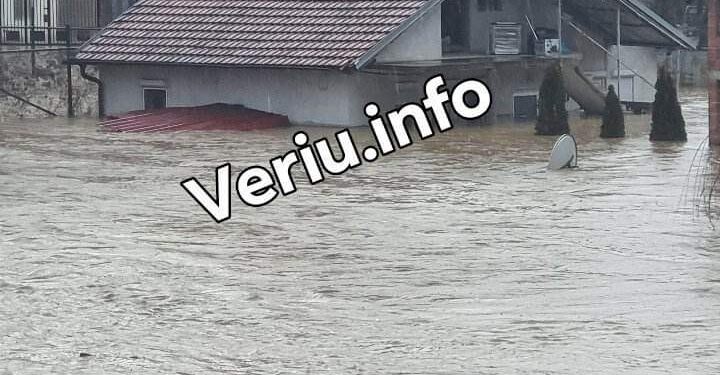 Uji i lumit Ibër mbulon gjysmën e shtëpisë në Lagjen e Boshnjakëve, banorët apelojnë për ndihmë (Foto)