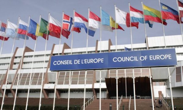 Aplikimi i “ngrirë” i Kosovës, KiE mban fshehtë gjithçka, deputeti gjerman kërkon llogari