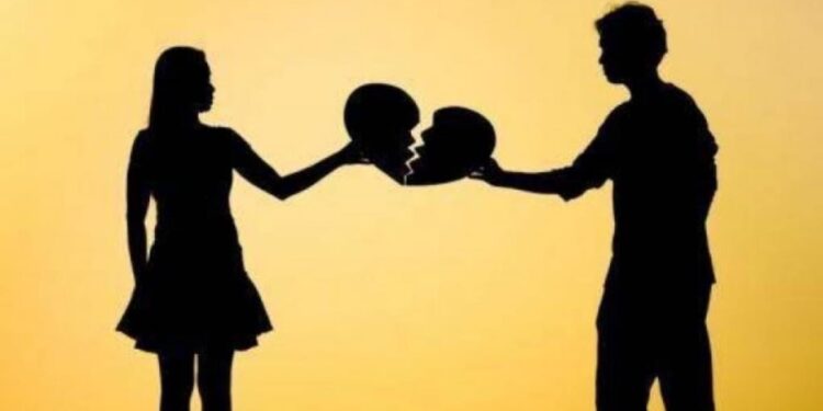 Çfarë nuk duhet të bëjmë pas ndarjes nga partneri ose partnerja?