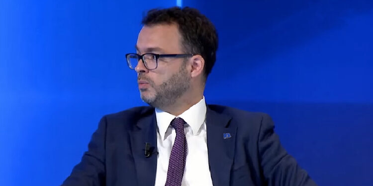 Vela: Regjimi i Vuçiqit me ekstremistët e krahut të djathtë synojnë të destabilizojë rajonin