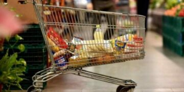 Kosovarët harxhuan më pak, rritet në 20% numri i familjeve që nuk festojnë për arsye ekonomike