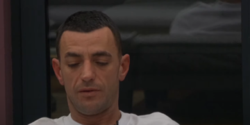 Stresi flet për ngjarjet e mbrëmshme: Nuk është natyrë e imja t’i bie shkelm derës