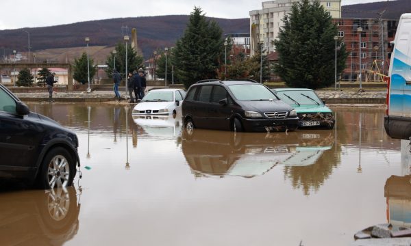 Komuna e Skenderajt publikon numrat ku mund të thërrasin qytetarët që kanë nevojë për ndihmë