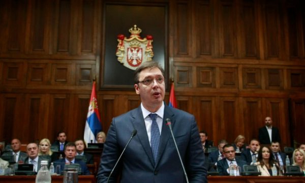 Aktivistët e partisë po përgatisin tubim mbështetës kur Vuçiq të flasë në Kuvend për planin franko-gjerman