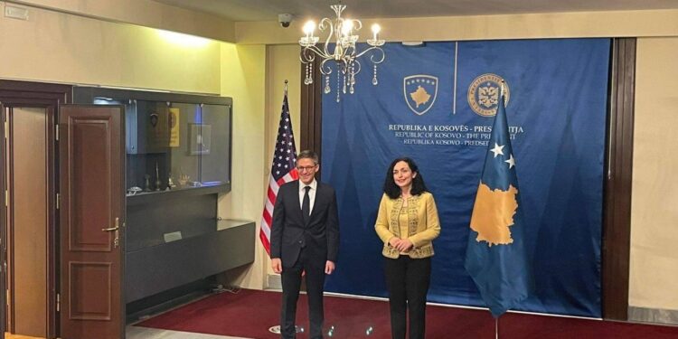 Chollet në Kosovë, nis takimi me Osmanin