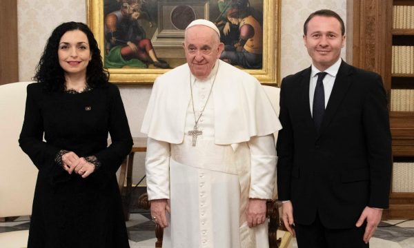 Presidentja pritet në audiencë te Papa Françesku, deklarohet për takimin