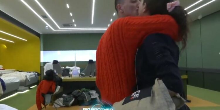 Vivien dhe Getinjo nisin ditën me puthje