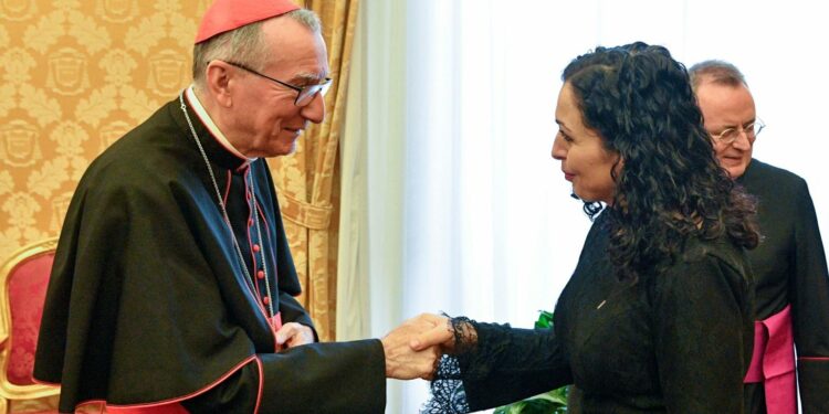 Osmani pritet në takim nga sekretari i shtetit të Vatikanit, kardinali Parolin