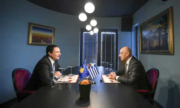 Dendias telefonon Kurtin: Folëm për krizën në veri dhe dialogun e Brukselit