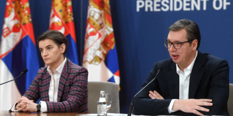 Vuçiqi sot e informon qeverinë serbe për bisedimet me pesë emisarët