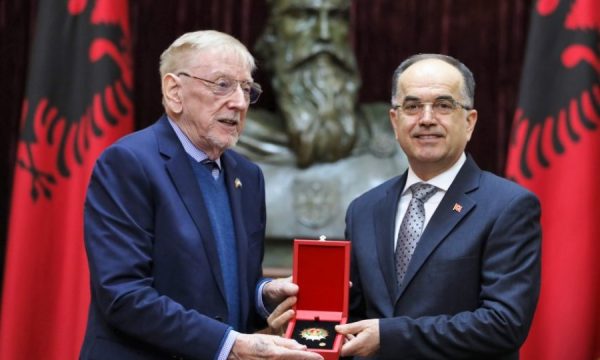 Walker dekorohet nga Begaj: Një “Shqipëri e madhe” tashmë ekziston
